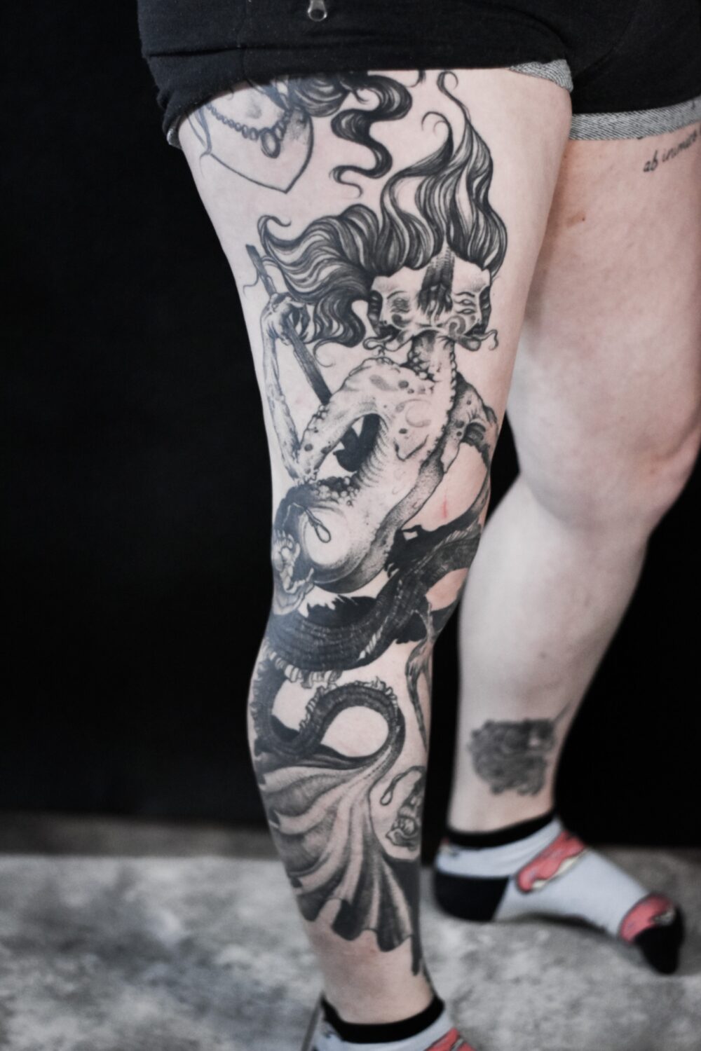 autorski cala-sesja czarno-szary 